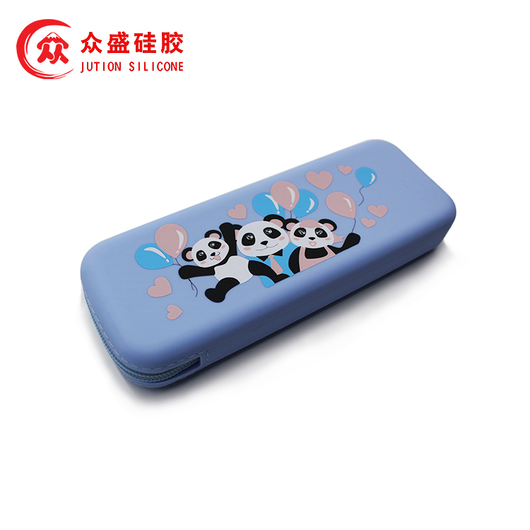 立体方形的硅胶熊猫笔袋
